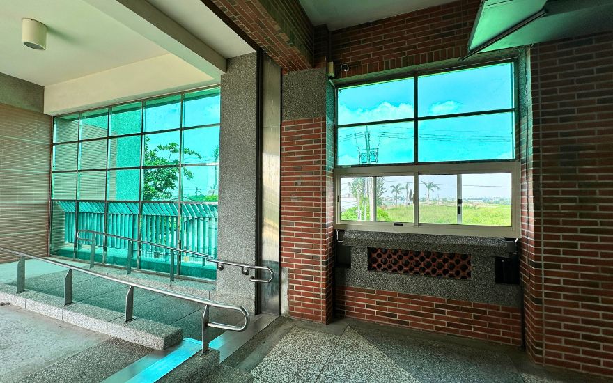 校園無障礙坡道擋雨