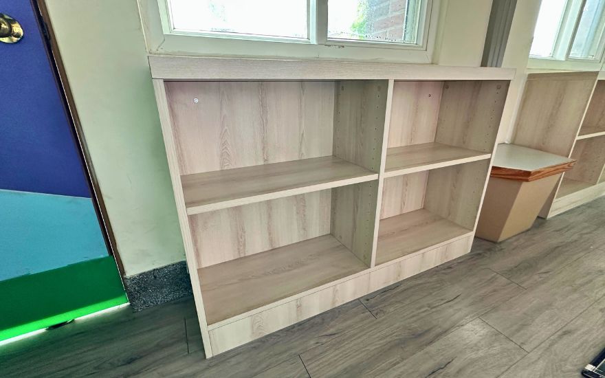 窗邊多功能收納書櫃